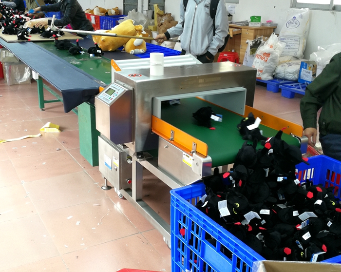 1562335842195585.jpg 源康毛絨玩具壓縮導(dǎo)入型金屬檢測機5.jpg