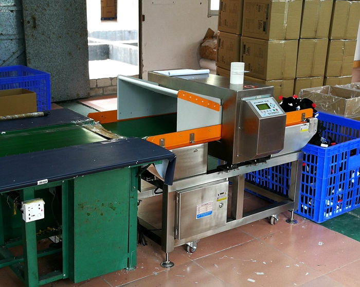 1562335913420426.jpg 源康毛絨玩具壓縮導(dǎo)入型金屬檢測機4.jpg